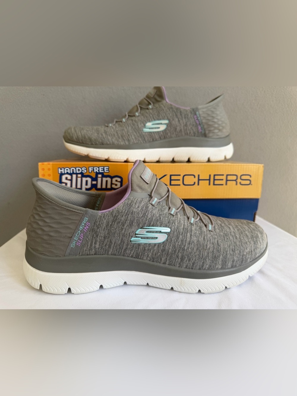 Skechers Women's Slip-Ins Summits Dazzling size 11 Walking Shoes Sneakers Gray